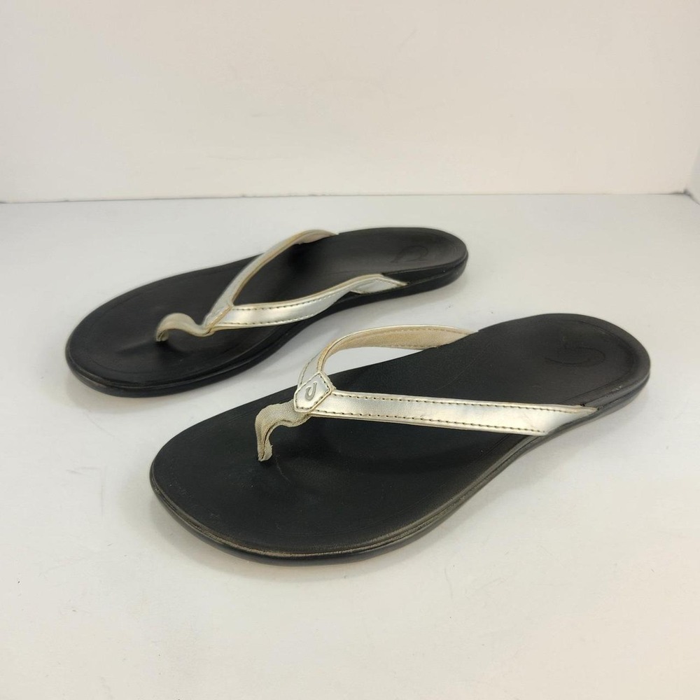 OluKai Women's Size 6.5 Silver Black Thong Flip Flop Sandals Comfort Beach